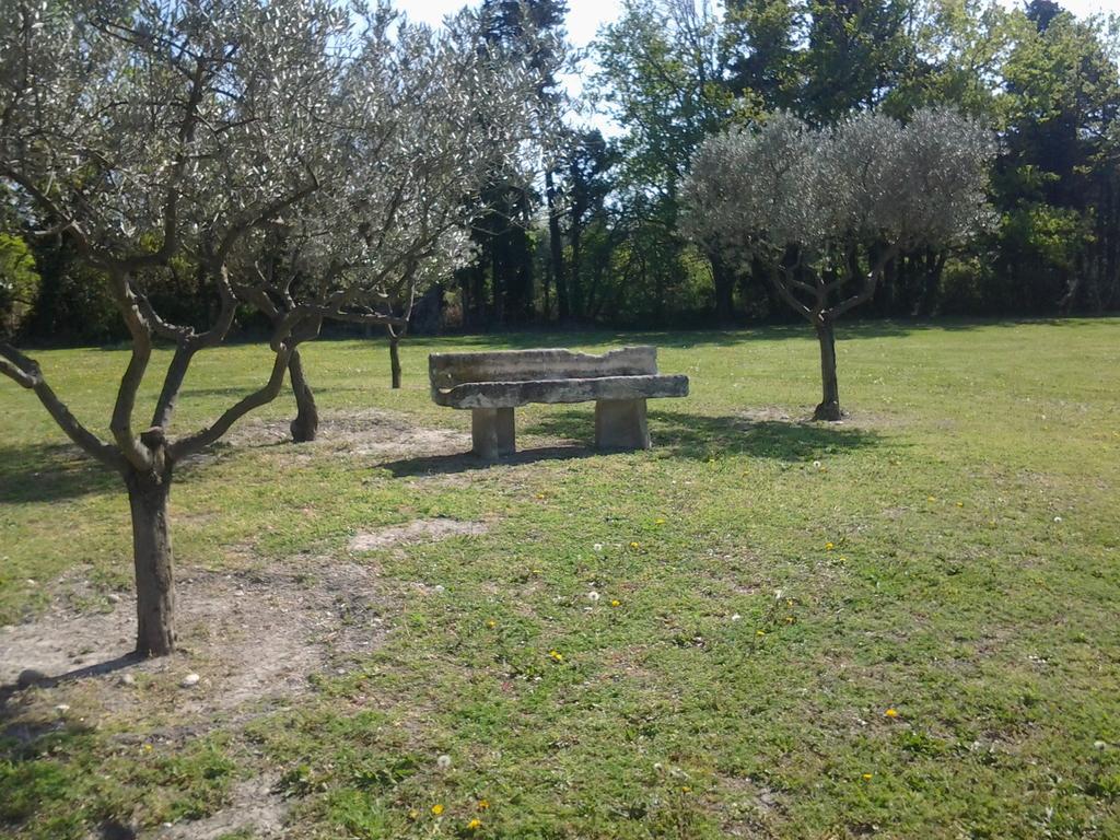 La Bastide Des Amouriers Caumont-sur-Durance Экстерьер фото