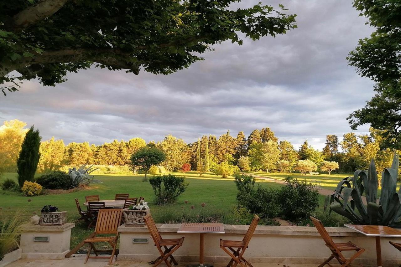 La Bastide Des Amouriers Caumont-sur-Durance Экстерьер фото